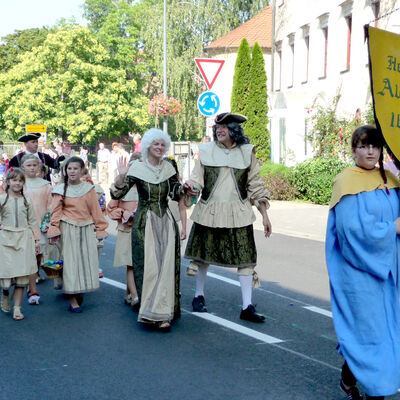 Bild vergr&ouml;&szlig;ern: Festumzug