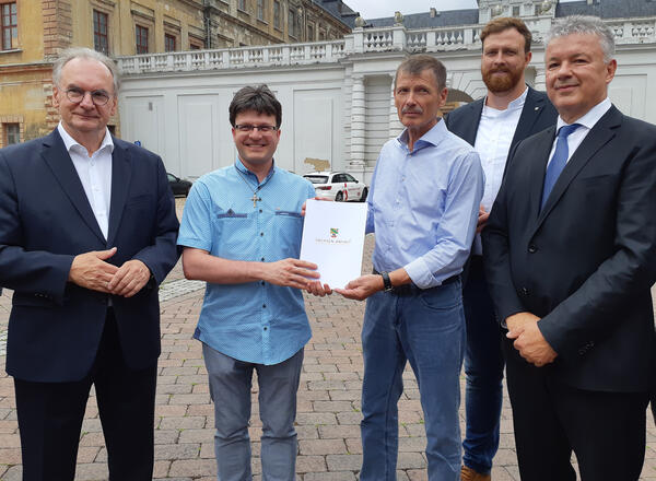 Bild vergr&ouml;&szlig;ern: F�rdermittelbescheid Heinrich-Sch�tz-Haus Erweiterungsbau