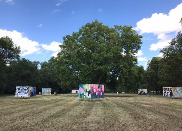 Bild vergr&ouml;&szlig;ern: Kunst an der Plakatwand Badanlagen