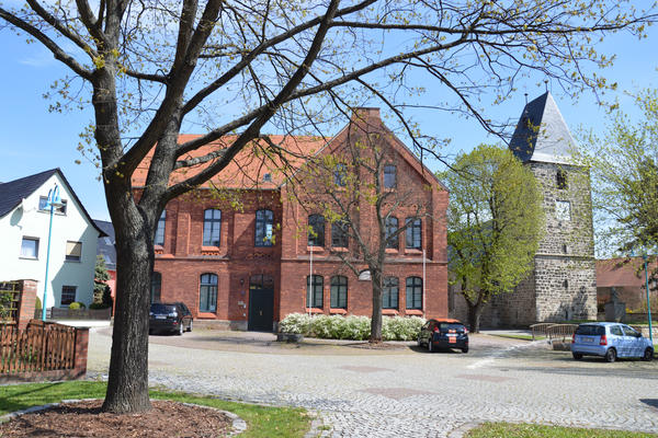 Bild vergr&ouml;&szlig;ern: Uichteritz Kirche