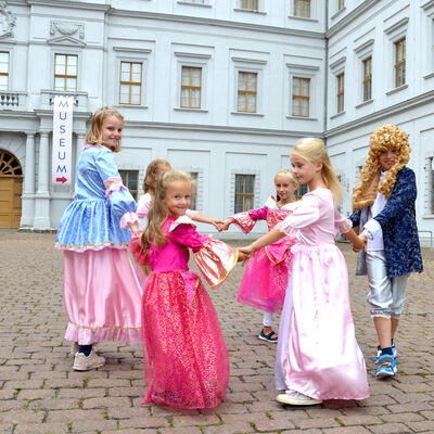 Bild vergr&ouml;&szlig;ern: Museum Wei&szlig;enfels Vorlesetag Schlossm&auml;rchen