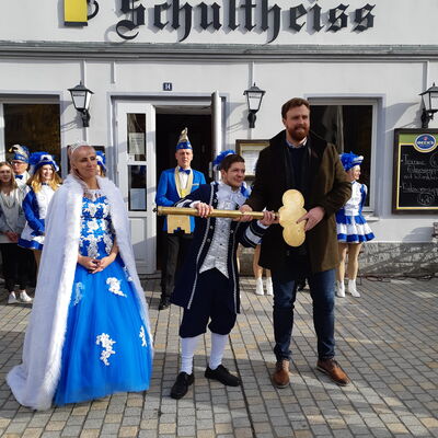 Bild vergr&ouml;&szlig;ern: Schl�ssel�bergabe Prinzenpaar