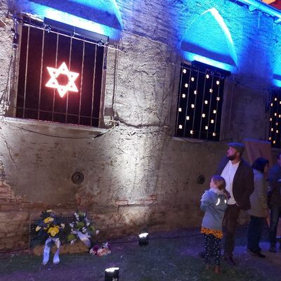 Bild vergr&ouml;&szlig;ern: Gedenken Pogrom Synagoge