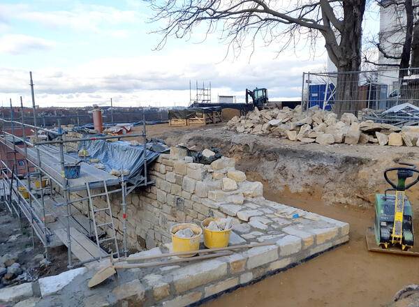 Bild vergr&ouml;&szlig;ern: Schlossmauer