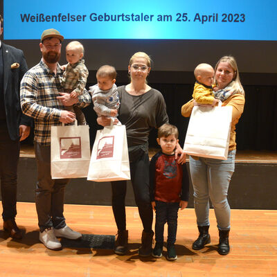 Bild vergr&ouml;&szlig;ern: Geburtstaler �bergabe 2