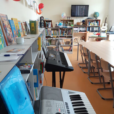 Bild vergr&ouml;&szlig;ern: Grundschule Tagewerben �bergabe Bibliothek