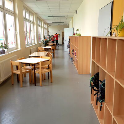 Bild vergr&ouml;&szlig;ern: Grundschule Tagewerben �bergabe Flur