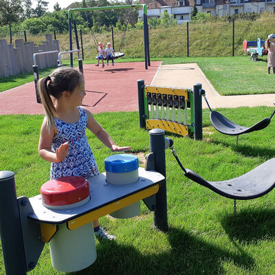 Bild vergr&ouml;&szlig;ern: Inklusionsspielplatz Neustadtpark Musikinstrumente
