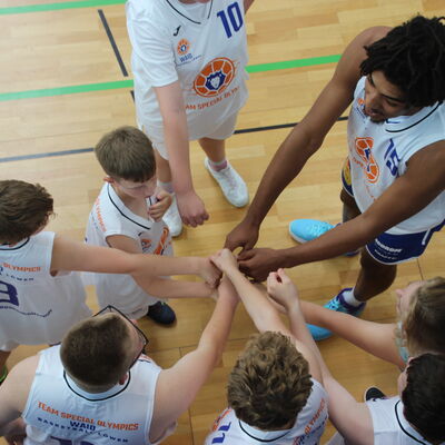 Bild vergr&ouml;&szlig;ern: 3_Basketball_Kostja_Foto-SOSA_1410