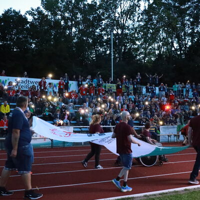 Bild vergr&ouml;&szlig;ern: Er�ffnungsfeier Special Olympics Fahne_DiArt