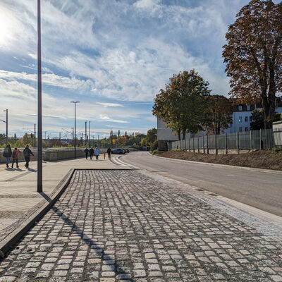 Bild vergr&ouml;&szlig;ern: Am G�terbahnhof Parkpl�tze