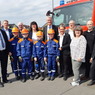Bild vergr&ouml;&szlig;ern: 2023-05-05 Grundschule Tagewerben �bergabe