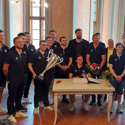 Bild vergr&ouml;&szlig;ern: 2023-06-01 UHC Herren Ehrenbuch