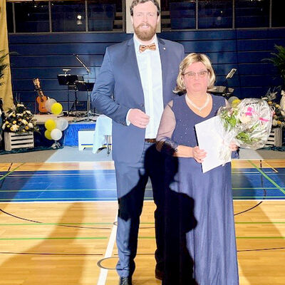 Bild vergr&ouml;&szlig;ern: 2023-11-18 Iris Gey Ehrennadel