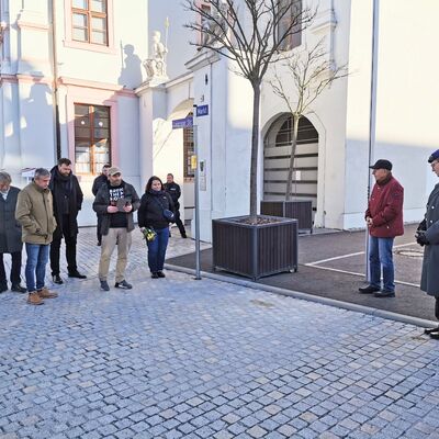 Bild vergr&ouml;&szlig;ern: Stolpersteine Gedenken in der J�denstra�e