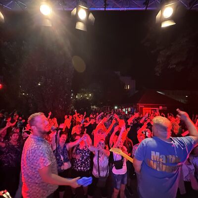 Bild vergr&ouml;&szlig;ern: Saalefest Party