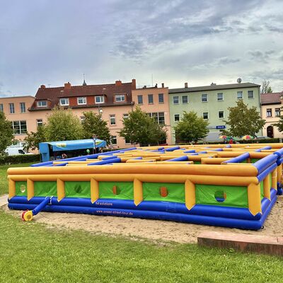 Bild vergr&ouml;&szlig;ern: Saalefest mit Spielpark f�r Kinder