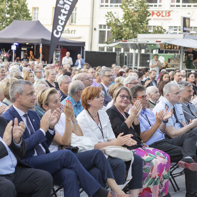 Bild vergr&ouml;&szlig;ern: Wei�enfelser Stadtfest 2024 Publikum_Anne Kasten