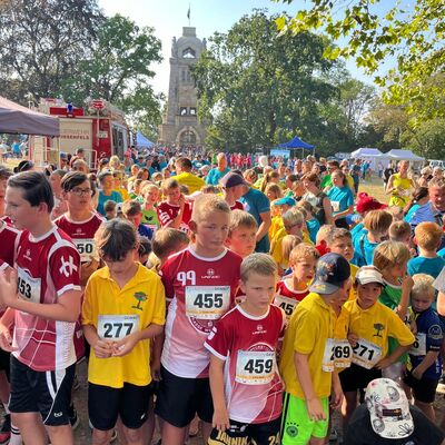 Bild vergr&ouml;&szlig;ern: Start Zwei-Kilometer-Lauf