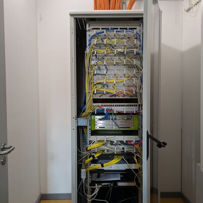 Bild vergr&ouml;&szlig;ern: Digitalpakt Schule Serverraum