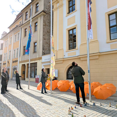 Bild vergr&ouml;&szlig;ern: Fahnenhissung