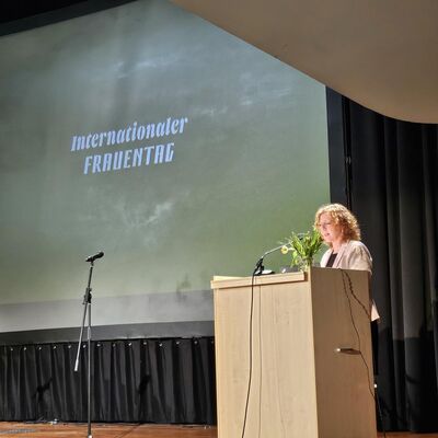 Bild vergr&ouml;&szlig;ern: Frauentag Festveranstaltung 2025 Katja Henze