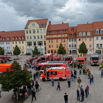 Bild vergr&ouml;&szlig;ern: �bergabe der neuen Feuerwehrfahrzeuge