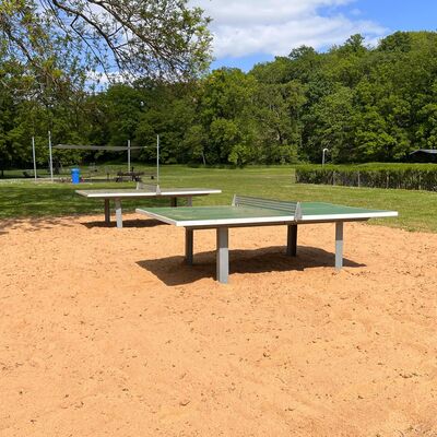 Bild vergr&ouml;&szlig;ern: Freibad Tischtennisplatten