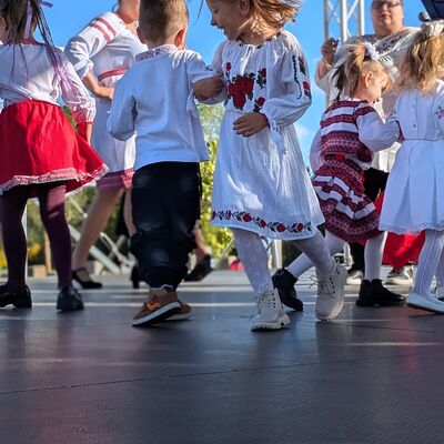 Bild vergr&ouml;&szlig;ern: Moldawische Tanzshow