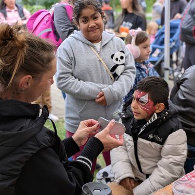 Bild vergr&ouml;&szlig;ern: Neustadtfest Kinderschminken