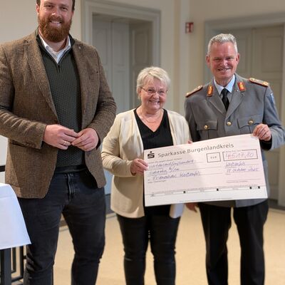 Bild vergr&ouml;&szlig;ern: Spenden�bergabe Frauenhaus Gisela Bevier