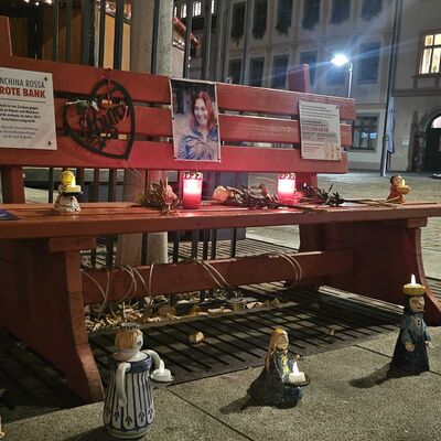 Bild vergr&ouml;&szlig;ern: Rote Bank Femizid Wei�enfels