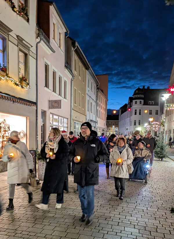 Bild vergr&ouml;&szlig;ern: Wei�enfelser Lichterkette