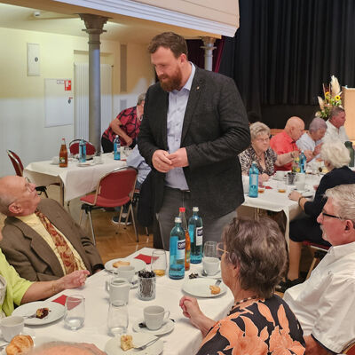 Bild vergr&ouml;&szlig;ern: 2025-09-09 Martin Papke begr&uuml;&szlig;te die G&auml;ste_c-Stadtverwaltung Wei&szlig;enfels