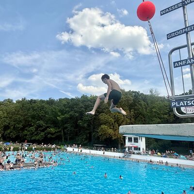 Bild vergr&ouml;&szlig;ern: Freibadfest 2026 Sprungturm