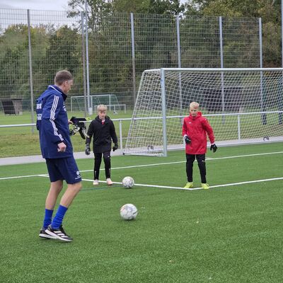 Bild vergr&ouml;&szlig;ern: Kunstrasenplatz Fu�ballspiel