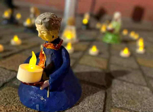 Bild vergr&ouml;&szlig;ern: Lichterfrau