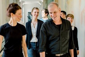 Bild vergr&ouml;&szlig;ern: The Present