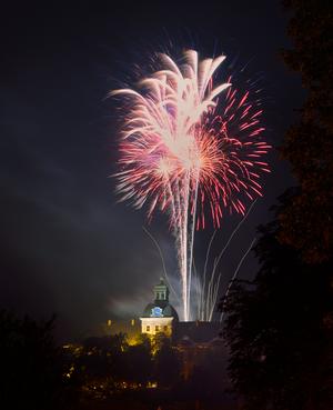 Bild vergr&ouml;&szlig;ern: Feuerwerk Schloss Neu-Augustusburg