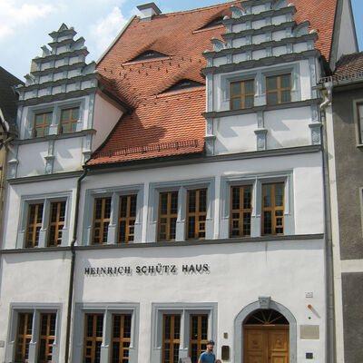 Heinrich-Schütz-Haus während einer Radtour entdecken