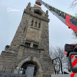 Bild vergr&ouml;&szlig;ern: Mit der Drehleiter auf den Bismarckturm