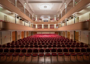 Bild vergr&ouml;&szlig;ern: Kulturhaus Blick in den Saal