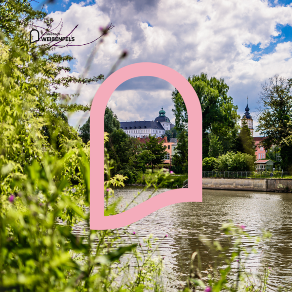 Blick auf die Saale mit Schloss Neu-Augustusburg