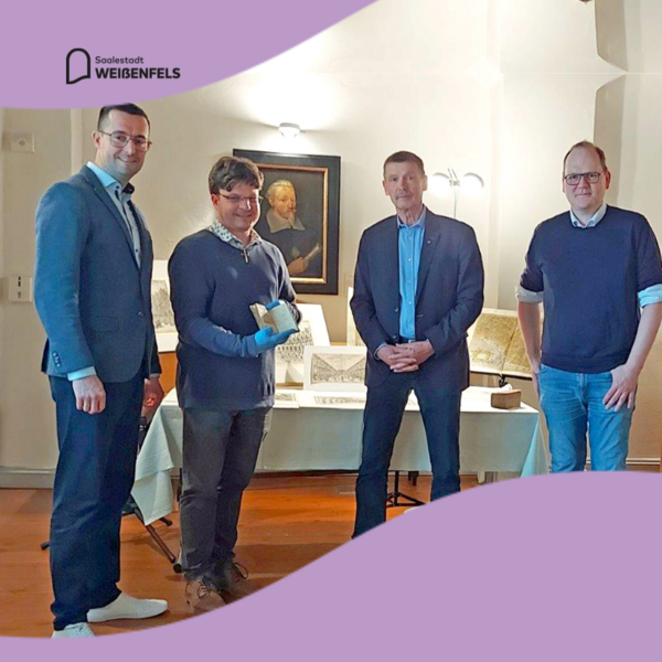 Fielmann AG überreicht Schenkung an Verein