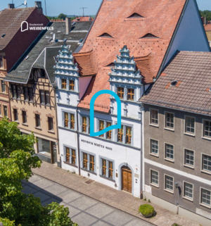 Bild vergr&ouml;&szlig;ern: Heinrich-Sch&uuml;tz-Haus mit Torbogen