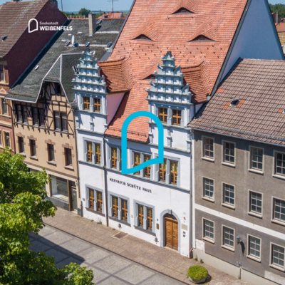Bild vergrößern: Heinrich-Schütz-Haus mit Torbogen