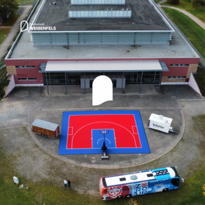 Bild vergrößern: mobiles Basketballspielfeld